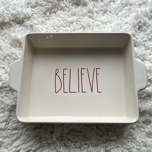 Rae Dunn "Believe” Baking Pan‎
